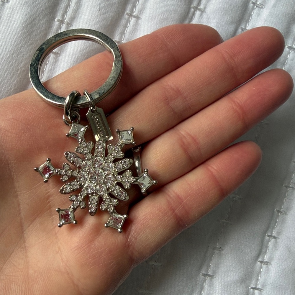 NWOT Coach Rhinestone and Metallic Snowflake Keyring/ Bag Charm - Picture 2 of 4